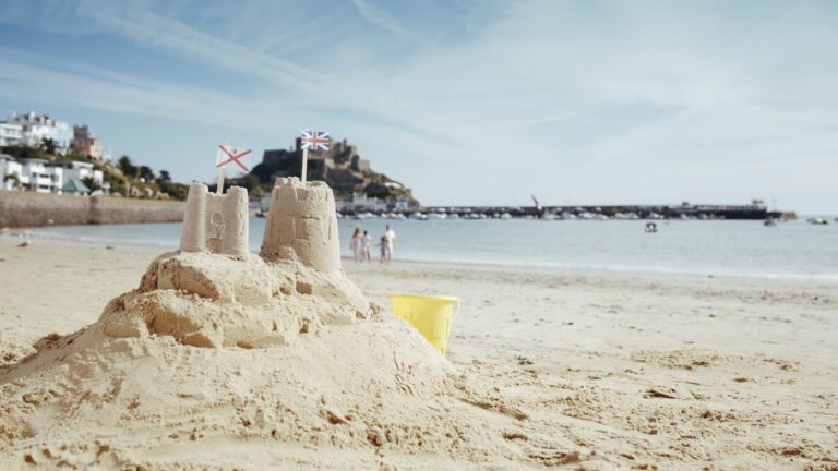 What to do on the island of Jersey? Beaches, food, hotels and tunnels