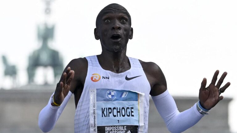 Eliud Kipchoge breaks his world marathon record, 30 seconds faster, 2 hour barrier, time
