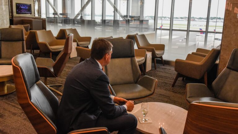Delta bars employees from using Sky Club lounges